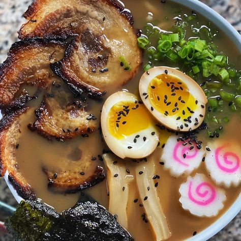 Ichiraku Ramen Recipe, Ramen Astethic, Naruto Ramen Recipe, Naruto Uzumaki Ramen, Ramen Party, Real Ramen, Naruto Ramen, Japanese Noodle Dish, Japanese Food Photography