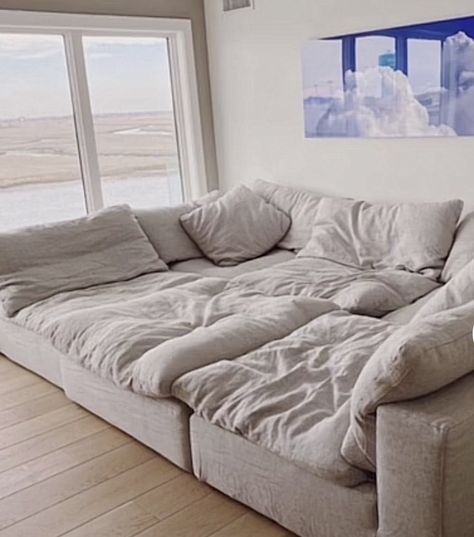 Large Comfy Couch, House Rooms Ideas, Big Couches, Chill Bedroom Vibes, Aesthetic Couch, Giant Couch, Pit Couch, Cuddle Couch, Big Couch