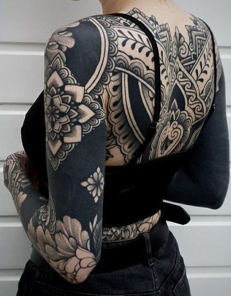 Woman With Tattoos, Tattoo Placements, Solid Black Tattoo, Blackout Tattoo, Muster Tattoos, Full Body Tattoo, Spine Tattoos, Up Tattoos, Back Tattoos