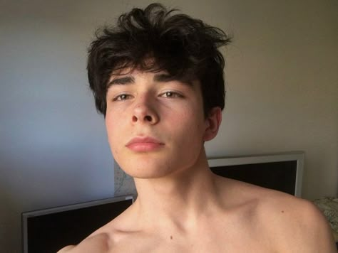 Atlas Corrigan, Boy Face, Corte De Cabelo Masculino, It Ends With Us, Attractive Guys, Perfect Life, Best Friend Pictures, Attractive People, Male Face