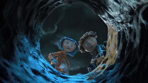 Coraline looking down well Coraline Film, Coraline And Wybie, Jennifer Saunders, Helloween Wallpaper, Laika Studios, Coraline Art, Coraline Movie, Coraline Aesthetic, Best Halloween Movies