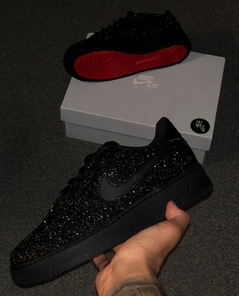 Trendy Shoes Heels, Air Force 1s, Nike Fashion Shoes, Latina Fashion Outfits, Latina Fashion, Red Bottom, Red Sole, Streetwear Men Outfits, Red Bottoms