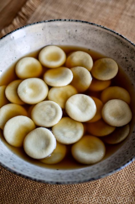 Pistachio and Spinach Anolini | Anolini di Pistacchi e Spinaci - Pasta et Al Light Sauce, Filled Pasta, Bone Broth Recipe, Pasta Dough, Broth Recipes, Pasta Shapes, Homemade Pasta, Fabulous Foods, Veggie Recipes