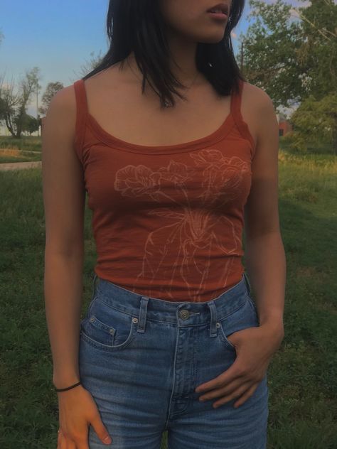 Burnt Orange Outfits, Burnt Orange Outfit, Orange Top Outfit, Orange Shirt Outfit, Burnt Orange Tank Top, Fairy Halloween, Burnt Orange Top, Deep Autumn, Graphic Tee Outfits