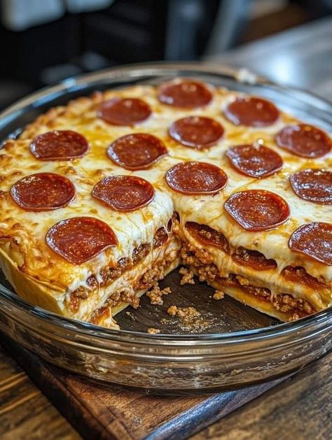 Pizza Layer Cake, Pepperoni Pizza Layer Cake, Cheap Potluck Dishes, Pepperoni Pizza Cake, Layers Cake, Pepperoni Recipes, Pizza Crusts, Pizza Ideas, Bowl Ideas