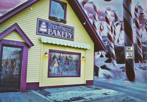 This little bakery just might be the yummiest place in the entire state. West Dover Vermont, Vermont Trip, The Best Cinnamon Rolls, Rutland Vermont, Literary Travel, Best Cinnamon Rolls, Fall Vacations, Best Bakery, Sticky Fingers