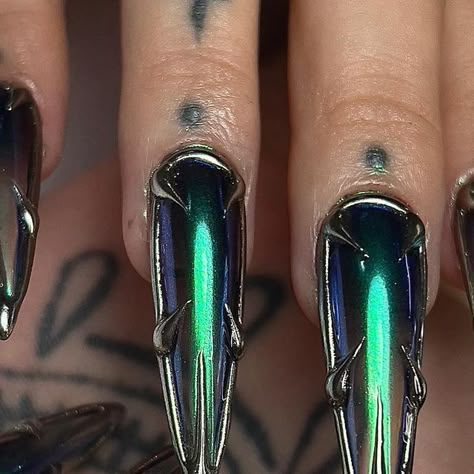 Cyberpunk Nails Design, Xenomorph Nails, Sci Fi Nails, Cool Chrome Nails, Robot Nails, Matrix Nails, Futuristic Nail Art, Seahawks Nails Design, Appearance Aesthetic