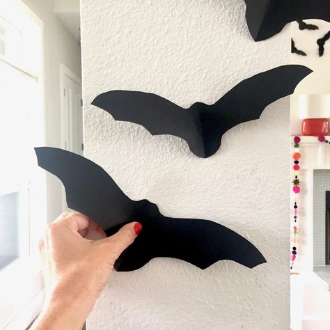 Paper Bats On Walls Diy, Paper Bats, Bats For Kids, Boo Bash, Paper Bat, Bat Wall, Diy Cans, Halloween Craft, Halloween Door