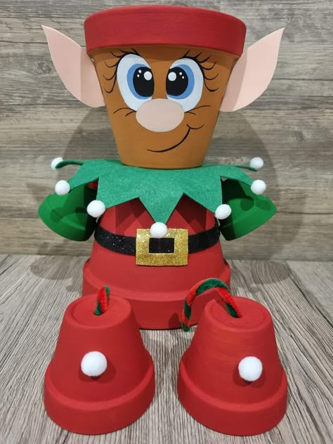 Clay Pot Grinch, Christmas Clay Pot Crafts, Christmas Terracotta Pots, Cheap Christmas Crafts, Plant Pots Crafts, Terra Cotta Pot Crafts Diy, Clay Pot Projects, Christmas Crafts Diy Projects, Pot People