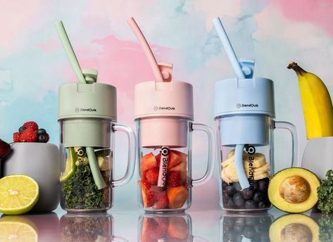 This Mason Jar-shaped portable blender is perfect for work, the gym, picnics, and even for kids - Yanko Design Blender Water Bottle, Portable Blender Smoothies, Mini Smoothie Blender, Cute Blender Bottle, Blender Portable, Best Detox Water, Portable Blender Bottle, Juice Jar, Stylish Kitchen Decor