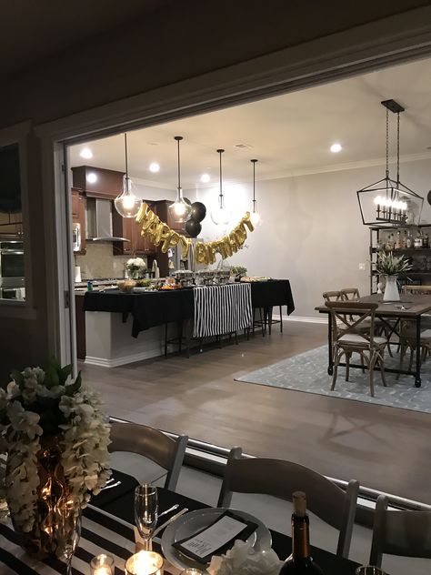 Male Dinner Party Decor, 40th Home Party Ideas, At Home 40th Birthday Party, 30th Birthday Dinner Party Ideas For Men, Mens Birthday Dinner Decor, Men Birthday Dinner Ideas Decoration, Home Birthday Decorations For Husband, Home Birthday Dinner Ideas, 40th Birthday At Home Party Ideas