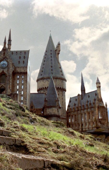 Spring At Hogwarts, Hogwarts Summer Aesthetic, Spring Hogwarts, Hogwarts Grounds, Hogwarts Classes, Anime Sasuke, Marauders Dr, Hogwarts Dr, Harry Potter Severus Snape