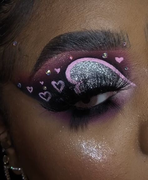 Valentine Day Eyeshadow Looks, Valentines Day Eyeliner, Pink And Black Eye Makeup, Valentines Day Eye Makeup, Valentine’s Day Make Up, Valentine’s Day Make Up Looks, Valentines Day Makeup Creative, Valentines Eye Makeup, Vday Makeup