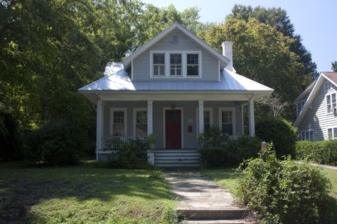 Dormer and upstairs - hip roof  J. J. Thaxton House. Thaxton was a deputy sheriff.         Transitional late Victorian-Craftsman style 1 1/2 story cottage with hip roof, front and side gabled dormers, an engaged front porch with classical boxed posts and a plain railing, and a side bay window. House has interior end chimney and 6-over-1 sash. Bay Window House, Hip Roof House, 2 Story Cottage, Roof Pitches, Bungalow Porch, Dormer House, Loft Windows, Dormer Roof, Window House