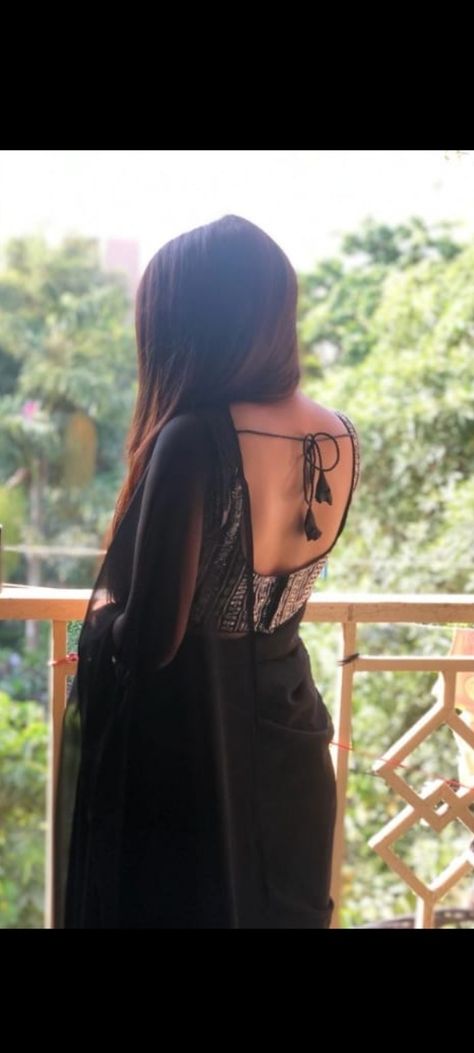 Saree Back Side Pose, Black Backless Blouse, Black Saree Girls Dp, Black Saree Poses, Black Saree Aesthetic, Backless Kurti, Temple Photoshoot, Farewell Ideas, Farewell Saree