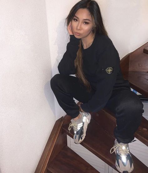 Stone Island Outfit Woman, Football Casual Clothing, Line Stone, Yeezy Fashion, Island Outfit, Football Casuals, British Outfits, Italian Outfits, Island Girl