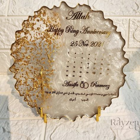 Resin Wedding Frame, Resin Wedding Gifts, Unique Wedding Gift Ideas, Resin Idea, Resin Wedding, Wedding Nikkah, Engagement Decoration, Married Advice, Red Wedding Decorations