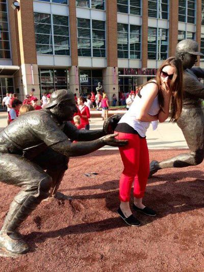 Fun With Statues, Funny Statues, Frank Robinson, Movie Makeup, People Having Fun, Celebrities Before And After, Having A Bad Day, Good Jokes, Cincinnati Reds