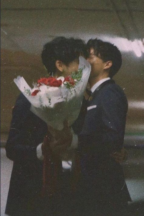 Couple Vintage, Couple Poses Reference, 남자 몸, Gay Aesthetic, Men Kissing, Poses References, This Is Love, Pose Reference Photo, Gay Love