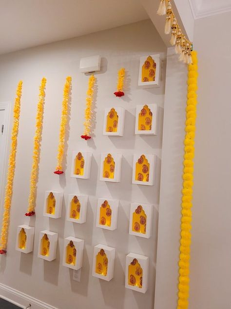 Diwali Entryway Decor, Dollar Tree Diwali Decor, House Warming Decoration Ideas In Usa, Diwali Outdoor Decorations, Diwali Photobooth Ideas, Diwali Backdrop Ideas, Diwali Wall Decoration, Wall Niche Decor Ideas, Diwali Wall Decor