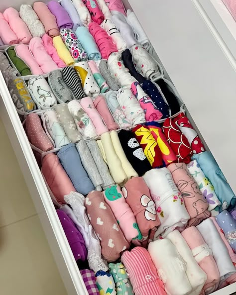 Baby Room Closet, Baby Clothes Storage, Baby Closet Organization, Cozy Baby Room, Baby Room Organization, Baby Clothes Organization, Packing Hacks Clothes, Newborn Baby Tips, Newborn Mom