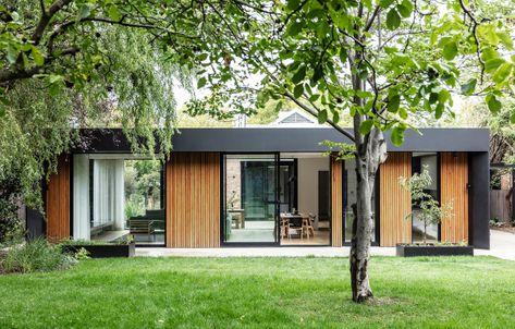 A Mid-Century Inspired Prefab Extension! California Bungalow, Garden Pavilion, Internal Courtyard, Top Architects, Most Beautiful Gardens, Australian Architecture, Architecture Awards, Curated Design, Australian Homes