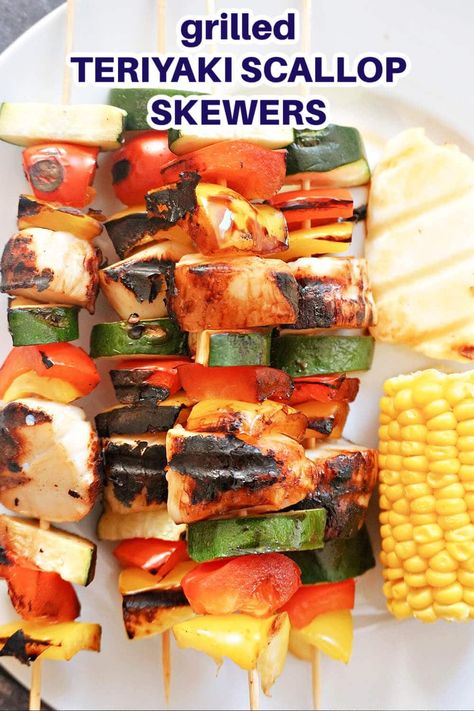 Grilled Teriyaki Scallop Skewers with courgettes and peppers, a delicious and healthy summer recipe that is light, but surprisingly filling. It's very quick and easy to make, and it's ready on the table in less than 15 minutes. Scallop Skewers, Grilled Scallops Recipe, Veggie Kabobs, Grilled Scallops, Skewer Appetizers, Healthy Dinner Options, Best Seafood Recipes, Kabob Recipes, Scallop Recipes