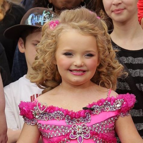 Toddlers In Tiaras, Toddlers And Tiaras, Mama June, Girls Tiara, Honey Boo Boo, 18th Century Fashion, Teen Vogue, Women's Health, Why People