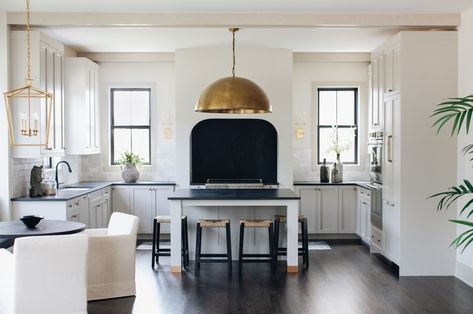 House Interior Color, Kitchen With Cabinets, Before And After Home Interior, Driftwood Kitchen, Lake Farmhouse, Modern Ranch Home, Kitchen Trends 2020, Simple Home Design, Joanna Gaines Decor