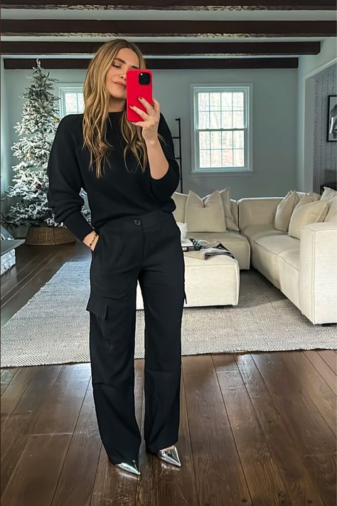 Black Pants Crop Top Outfit, Dress Cargo Pants Women, Black Cargo Pants Outfit Professional, Black Soft Pants Outfit, Black Combat Pants Outfit, Black Cargo Trousers Outfit Women, Cargo Pant Office Outfit, Fitted Wide Leg Pants Outfit, Black Cargo Pants Outfit Dressy