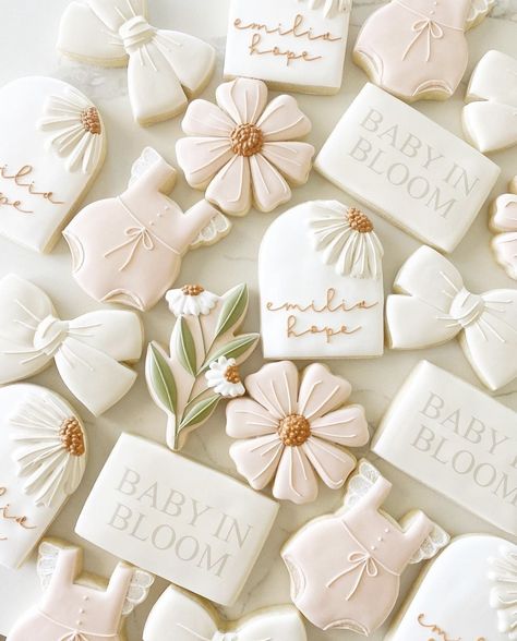 Baby Girl Baby Shower Ideas Spring, Baby In Bloom Macarons, Baby In Bloom Desert Table, Pink Girly Baby Shower Ideas, Baby In Bloom Cookies Gender Neutral, Baby Bloom Shower Ideas, Baby In Bloom Brunch Shower Ideas, Daisy Baby Shower Cookies, Baby In Bloom Neutral Shower Ideas