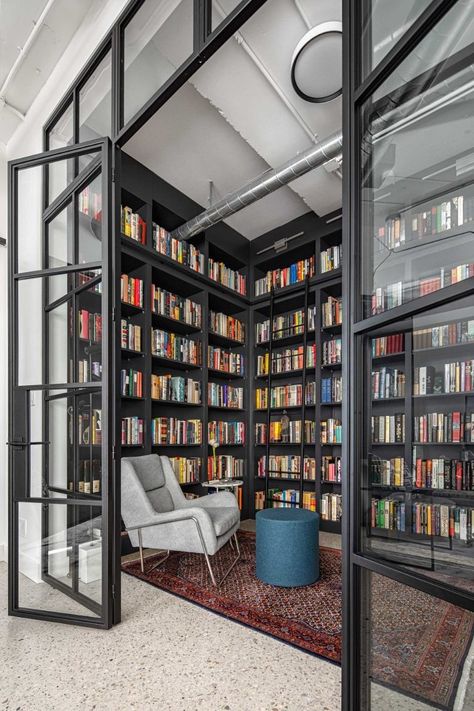 Dream Home Library, Modern Loft Apartment, Home Library Rooms, Bibliotheque Design, Casa Country, Home Library Design, Loft Interiors, Home Libraries, Modern Loft