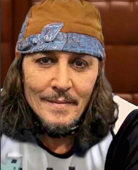 Johnny Depp Selfie, Depp Johnny, Johnny Depp Images, John Depp, Selfie Picture, Canadian Gifts, Johnny Depp Pictures, Apple Gift Card, Medical Photos