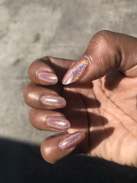 Get Ahead of the Trends with Exciting Chrome Nail Ideas Rose Gold Holographic Nails, Dark Holographic Nails, Holographic Nails Short, Shimmer Nails Acrylic, Red Holographic Nails, Mirrorball Nails, Holographic French Tip Nails, Aura Nails Designs, Disco Nails Designs