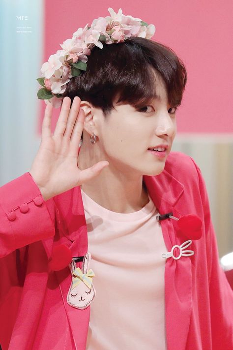 #jungkook #정국 #pinkhair #pink Bts Jungkook Birthday, Pink Themes, Jungkook Aesthetic, Jungkook Abs, Pink Jacket, Jungkook Cute, Foto Jungkook, Bts Twt, Pink Outfit