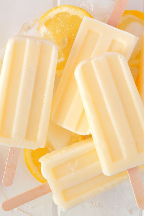 Frozen Pudding Pops - Made with pudding mix, milk, light cream, popsicle sticks or molds, chocolate sauce | CDKitchen.com Instant Pudding Popsicles, Hello Pudding Pops, Banana Pudding Popsicles, Frozen Pudding Pops, Pudding Pops Recipe, Jello Pudding Pops, Pudding Popsicles, Easy Popsicle Recipes, Frozen Pudding