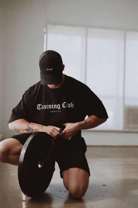 Male Fitness Influencer, Men’s Outfits Workout, Workout Clothing Aesthetic, Oversized Gym Tee, Running T Shirt Design Ideas, Gymshark Men Outfit, Gym T Shirt Design Men, Mens Logo Design, Gym Oversized Shirt