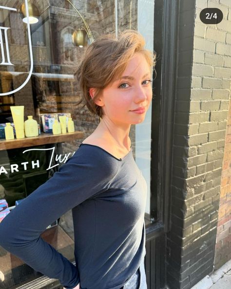 Short Hair Behind Ears, Niamh Adkins Short Hair, Hair Inspiration Short, Short Layered Haircuts, Haircut Inspiration, New Haircuts, Short Hair Haircuts, Hair Life, Medium Hair Cuts