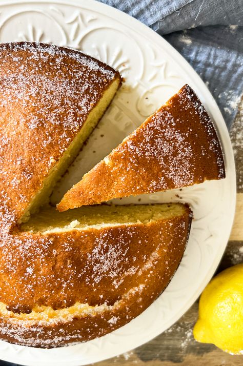 Spanish Lemon Cake, Spain Cake, Spanish Cake Recipe, Spanish Cake, Lemon Ricotta Cake Recipes, Spanish Bar, Sunday Cake, Berry French Toast Casserole, Spanish Dessert