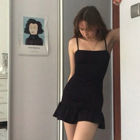 Short Dresses Aesthetic, Black Mini Dress Aesthetic, Party Dress Black Short, Dress Aesthetic Casual, Girls Short Dresses, Clueless Outfits, Stylish Fall Outfits, Fashion Corner, Dresses Aesthetic