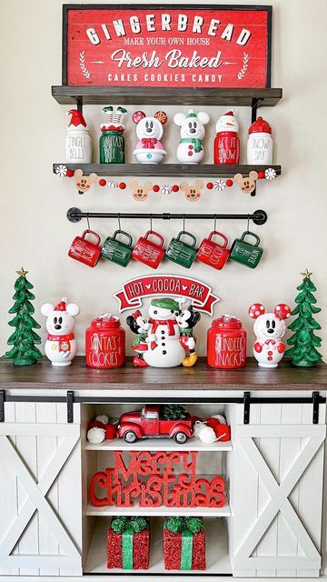 Christmas Coffee Bar Shelves, Disney Hot Cocoa Bar, Christmas Coffee Corner Ideas, Xmas 2024 Decor, Disney Coffee Bar, Gingerbread Coffee Bar, Bakers Rack Ideas, Christmas Cafe, Christmas Coffee Bar Ideas