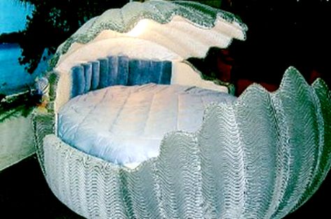 my clam bed. Clam Bed, Funny Beds, Shell Bed, Heart Bed, Weird Furniture, Mermaid Bedroom, Mermaid Room, Round Beds, Dream Place