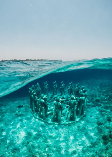 Underwater Statues, Gili Islands Bali, Concept Art Books, Gili T, Underwater Sculpture, Gap Year Travel, Gili Islands, Gili Island, Island Life Style