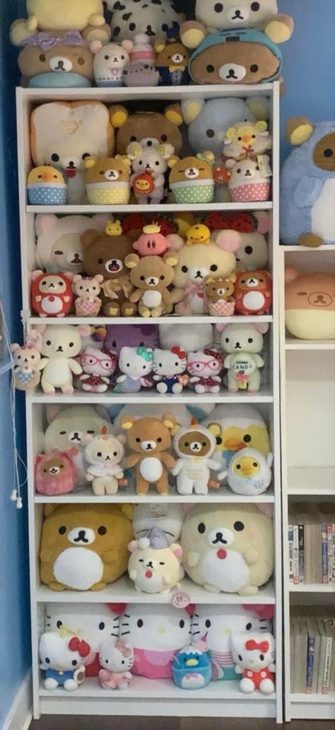 Stuffed Animal Shelf Ideas, Plush Shelf Ideas, Plush Organization, Plushies Shelves, Shelf For Plushies, Plushie Organization, Plush Collection Room, Plushie Display Ideas, Plushie Display Shelves