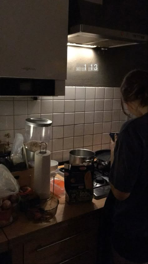 Women Cooking Aesthetic, Cooking Aesthetic Girl, Late Night Cooking, Fake Instagram Story, Flipagram Instagram, Rich Girl Lifestyle, Ideas For Instagram Photos, Late Night, Cooking Time