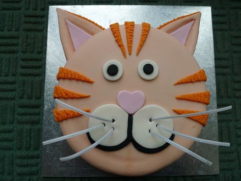 Ginger cat birthday cake | Flickr - Photo Sharing! Birthday Cake Cat, Cat Birthday Cake, Cake Cat, Birthday Cake For Cat, New Birthday Cake, Cat Birthday Party, Animal Cakes, Gateaux Cake, Ginger Cat