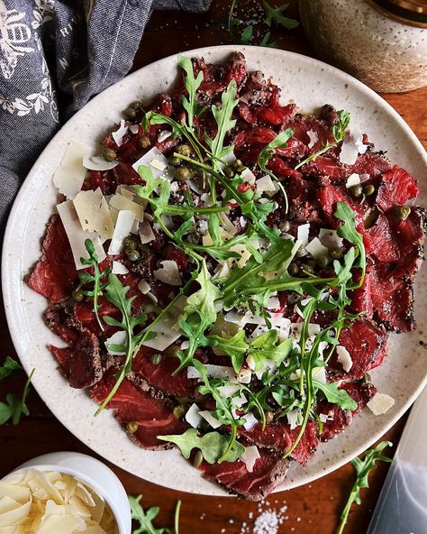 Beef Carpaccio Recipe, Carpaccio Recipe, Shaved Parmesan, Beef Carpaccio, Beef Filet, Fancy Appetizers, Global Cuisine, Italian Recipes Authentic, Caribbean Recipes