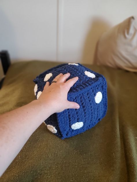 Crochet Dice Pillow, Crochet 8 Ball Pillow, Crochet Inspo Amigurumi, Crochet Beanbag, Crochet 8 Ball, Crochet For Him, Dice Pillow, Crochet Bedroom, Weird Crochet