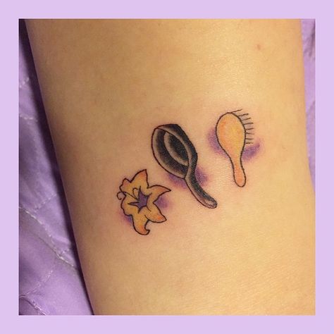 Tattoo Tangled Disney, Simple Tangled Tattoo, Disney Tangled Tattoo, Rapunzel Tattoo, Princess Tattoos, Cute Disney Tattoos, Best Tattoo Ever, Disney Princess Tattoo, Bestie Tattoo