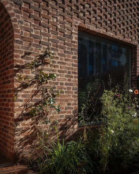 Photo 4 of 22 in Peckham House in London Stands Out Thanks to Hit-and-Miss Brickwork - Dwell Peckham House, House In London, Conceptual Architecture, Brickwork, Prefab Homes, Modern Homes, Bath House, Contemporary Architecture, Midcentury Modern